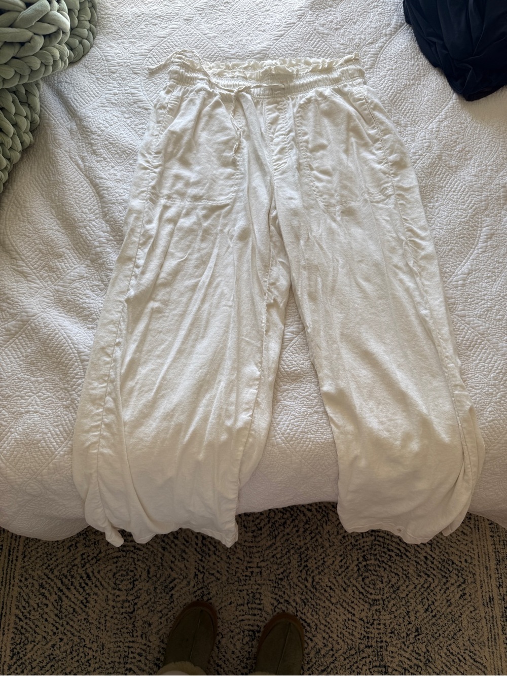 American Eagle Outfitters White Wide-Leg Pull-On Pants